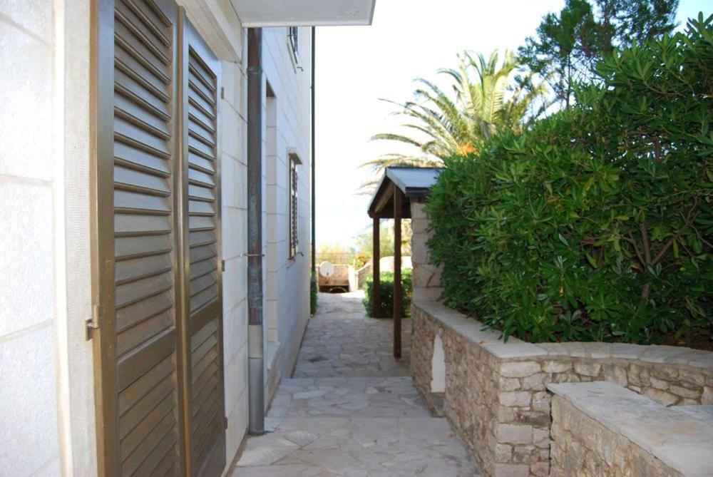 Apartmenthaus Punta **** Splitska Kültér fotó