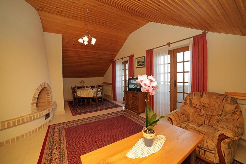 Apartmenthaus Punta **** Splitska Kültér fotó