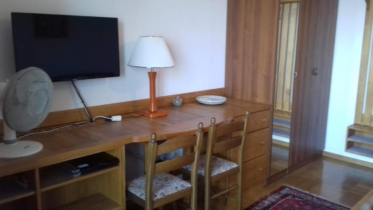 Apartmenthaus Punta **** Splitska Kültér fotó