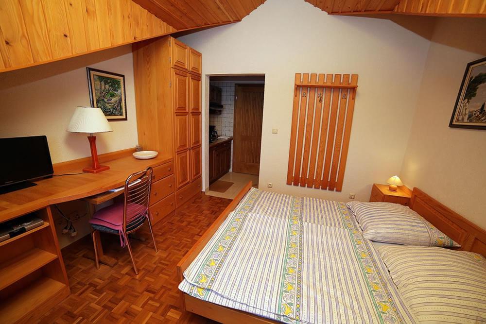 Apartmenthaus Punta **** Splitska Kültér fotó