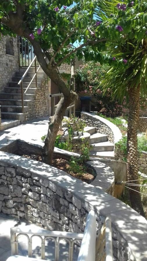Apartmenthaus Punta **** Splitska Kültér fotó