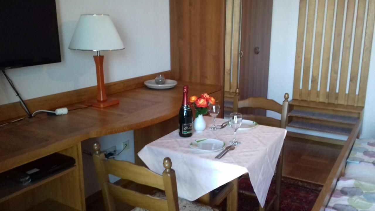 Apartmenthaus Punta **** Splitska Kültér fotó
