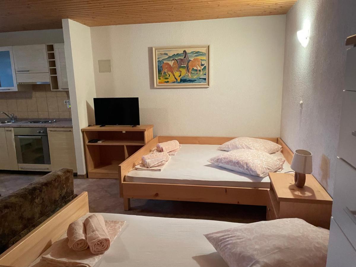 Apartmenthaus Punta **** Splitska Kültér fotó