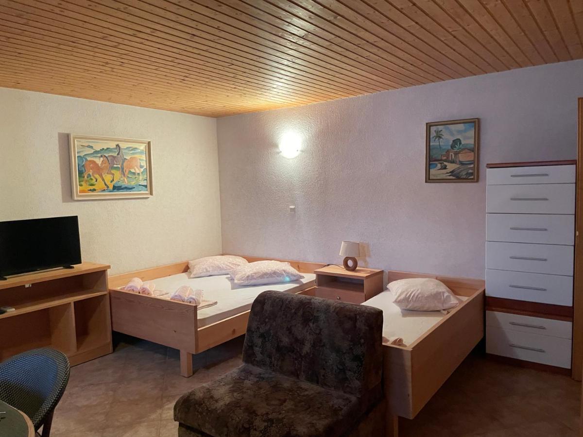 Apartmenthaus Punta **** Splitska Kültér fotó